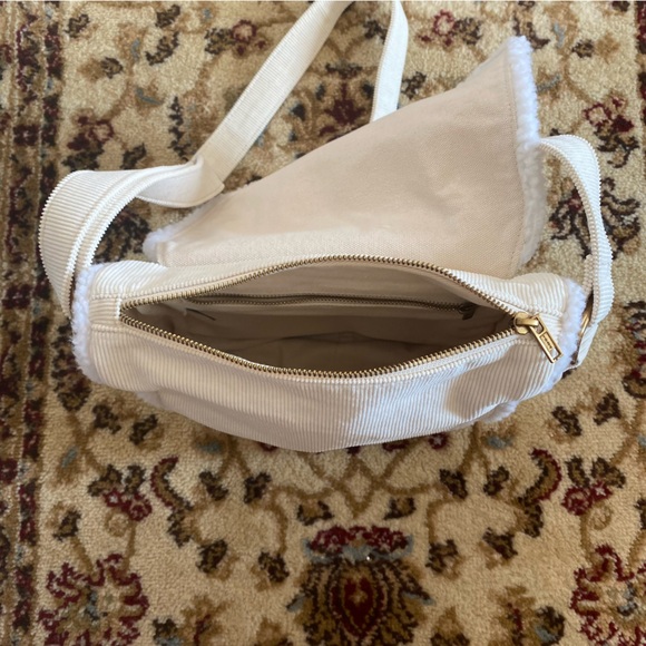 Brandy Melville Messenger Bag NWOT - Picture 2 of 6